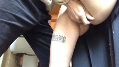 在学校厕所里喷水,真正的泡沫高潮--我的老师尽力了