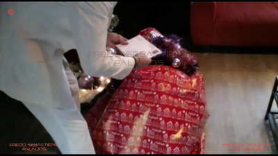 妈妈,我得到了我的圣诞礼物 毛茸茸的金发妈妈婊子与大屁股疯狂的公鸡